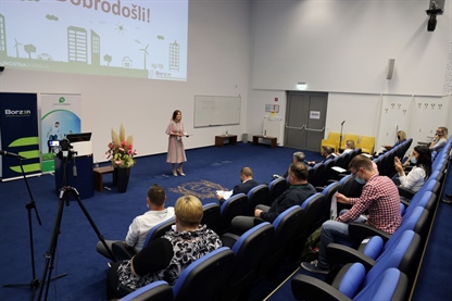 Do energetsko učinkovite skupnosti z manjšo rabo energije